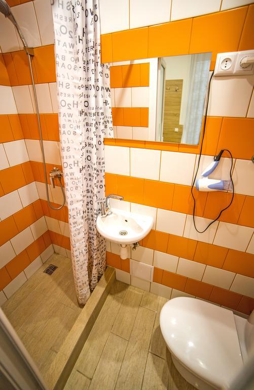 Mini Economy Apartments - Chornovola Avenue - 2 Minutes To The Opera House Львов Экстерьер фото
